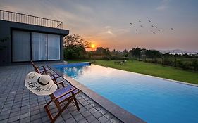 Stayvista's Villa Meer - Lakeview Villa With Spacious Pool & Terrace For Stargazing Nashik India